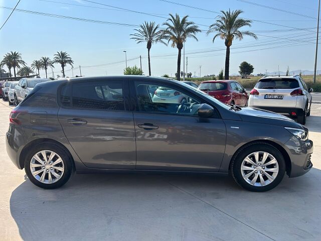 PEUGEOT 308 STYLE 1.2 E-THP AUTO SPANISH LHD IN SPAIN 64000 MILES SUPERB 2019